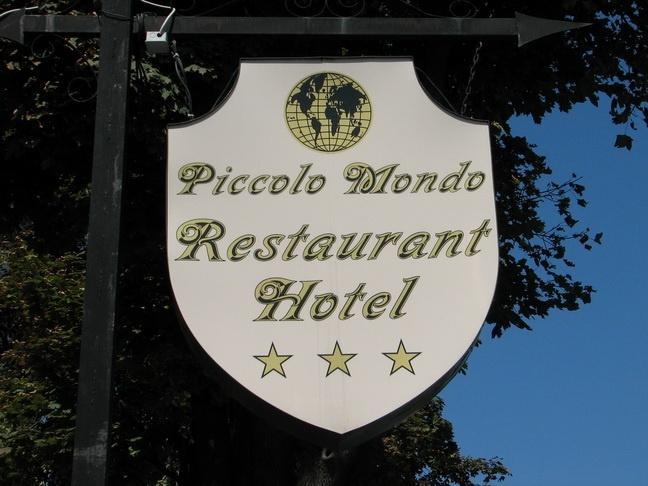 Hotel Piccolo Mondo Bukarest Exteriör bild